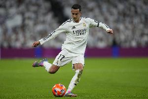 马卡报：巴斯克斯将担任皇马首发右后卫，塞巴略斯替补待命