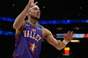 星空体育入口-布克：火箭是一支真正优秀的球队 他们正朝着正确方向前进