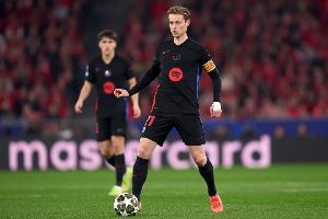 星空体育平台-德容续约现重大转机！ 巴萨核心自证价值，降薪幅度或大幅缩小