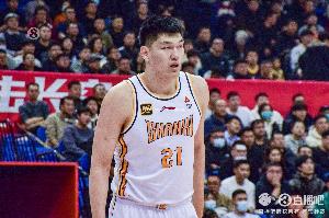 星空体育官网-曾凡博被刘传兴撞倒&amp;后脑勺着地 后者上一轮空中推王少杰致其受伤