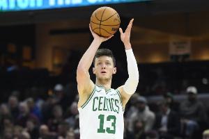 Shams：前绿军锋线德鲁-彼得森 已同意与黄蜂签下一份双向合同