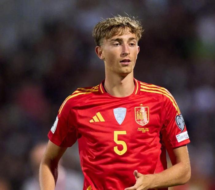 星空体育官网-赫伊森对阵保加利亚触球116次传球成功率94%