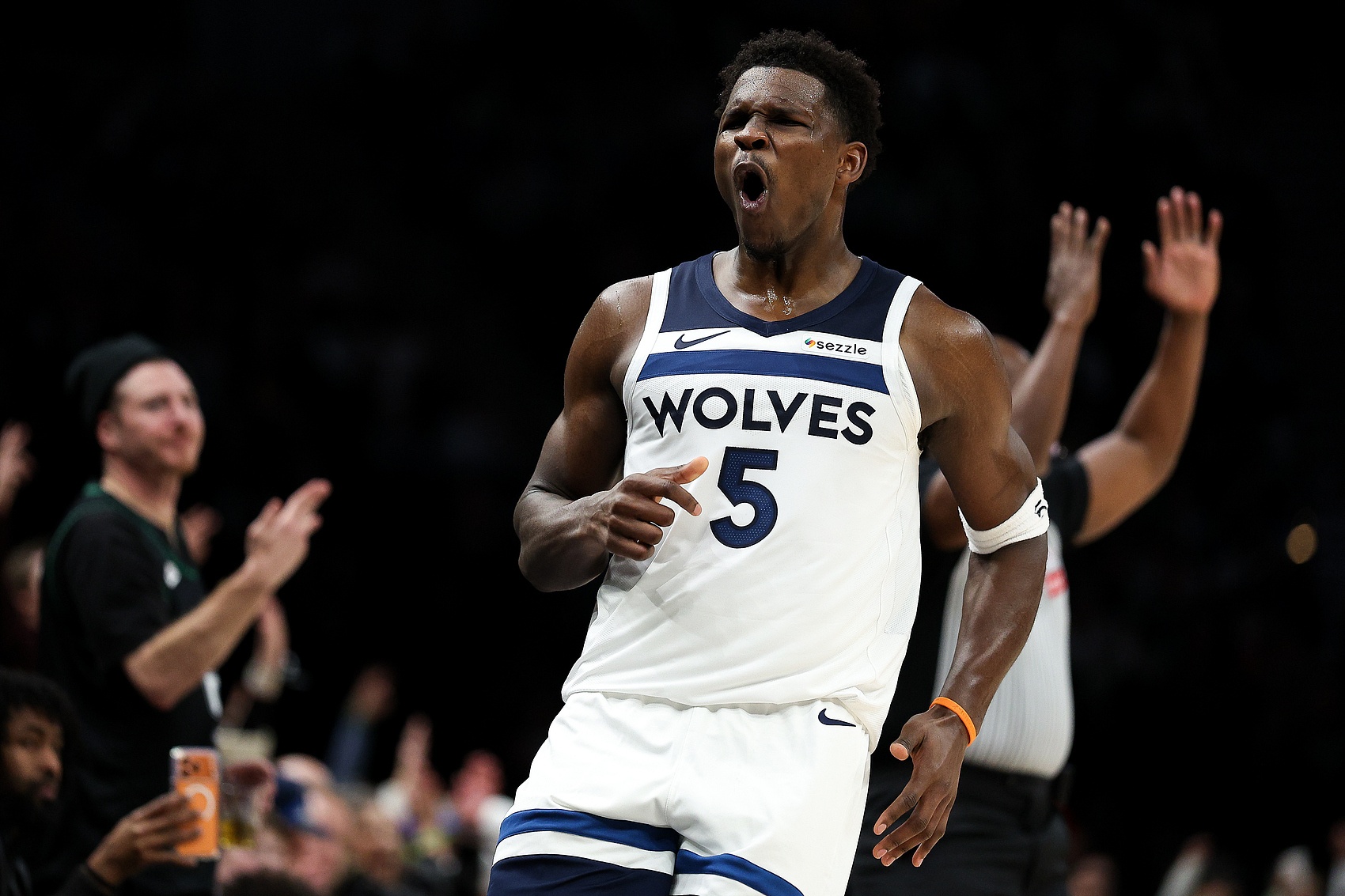 星空体育-阿里纳斯：华子配得上更多MVP讨论 他攻防出色&amp;进步体现在战绩上