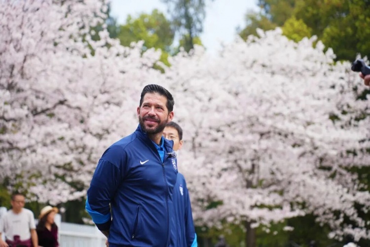 星空体育网址-莫拉春日东湖行 邀您赏樱花、来看球